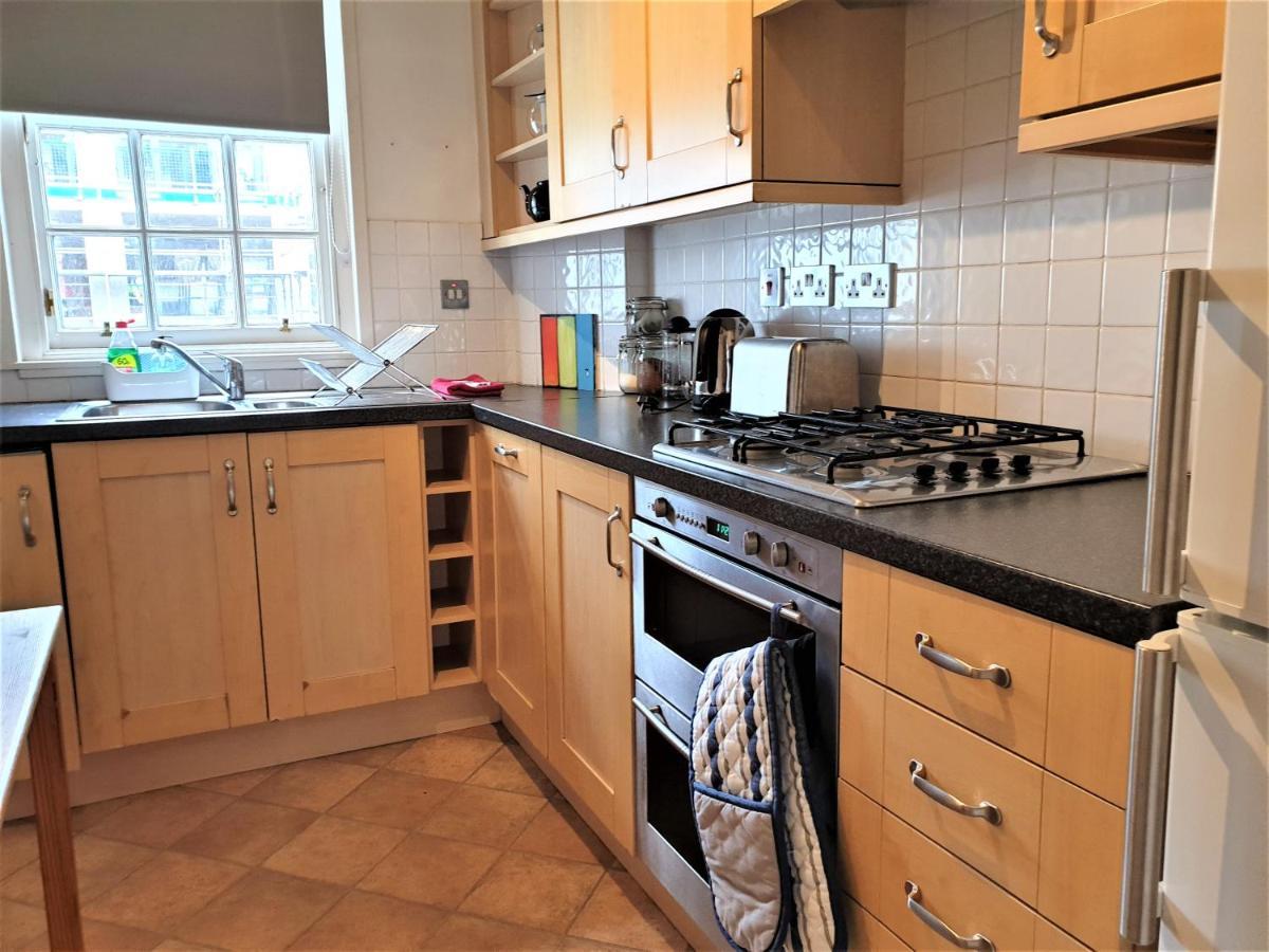 Apartmán Canongate - Spacious And Historic 2 Bed Flat On Royal Mile Edinburgh Exteriér fotografie